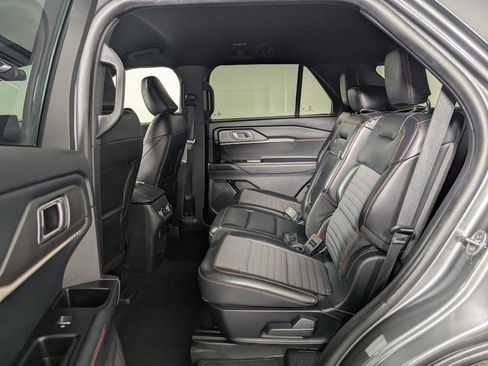 Used 2025 Ford Explorer ST-Line w/ ST-Line Street Pack image 27