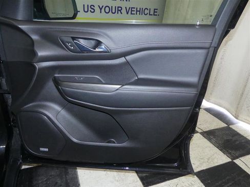 Used 2020 GMC Acadia SLT w/ Driver Alert Package II image 22