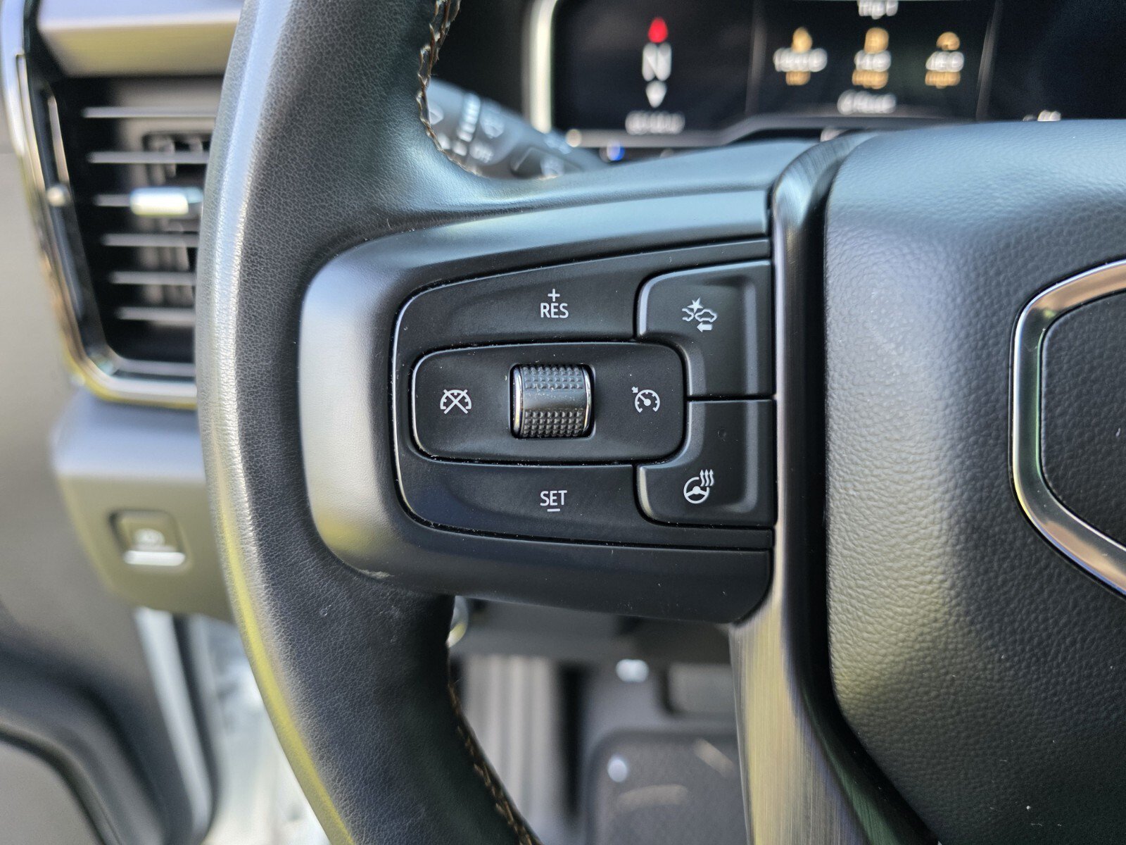 Used 2024 GMC Sierra 2500 AT4 w/ AT4 Premium Plus Package AWD/4WD image 19