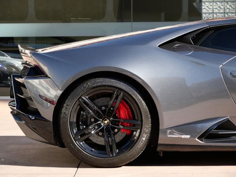 Used 2021 Lamborghini Huracan EVO image 13