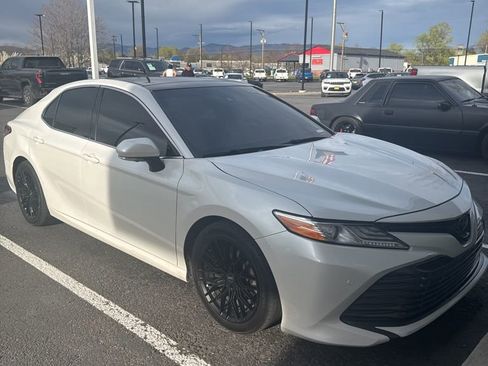 Used 2018 Toyota Camry XLE w/ Audio Package image 6
