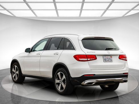 Used 2018 Mercedes-Benz GLC 300 4MATIC image 2