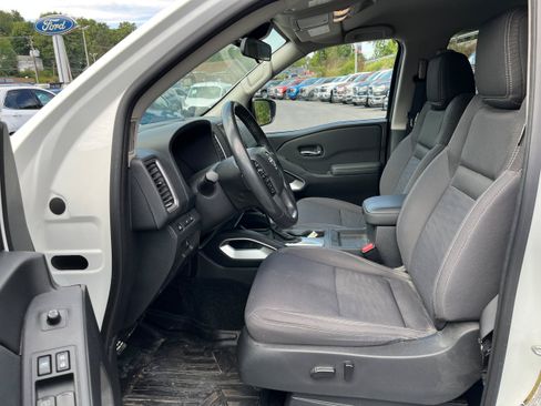 Used 2022 Nissan Frontier SV AWD/4WD image 18