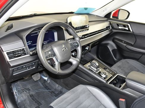 Used 2025 Mitsubishi Outlander SE AWD/4WD image 36