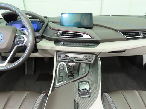 Used 2019 BMW i8 Roadster image 21