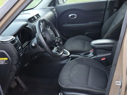 Used 2015 Kia Soul + image 11