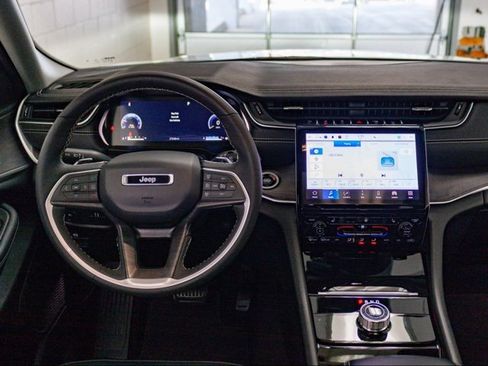 Certified 2023 Jeep Grand Cherokee L Limited w/ Black Appearance Package image 11