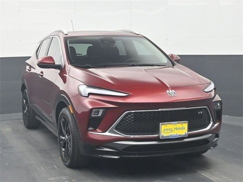 Used 2025 Buick Encore GX Sport Touring w/ Comfort Package image 2