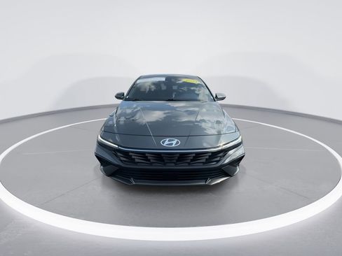 Used 2024 Hyundai Elantra SEL w/ Convenience Package image 3