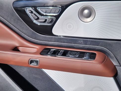 New 2026 Lincoln Aviator Reserve w/ Luxury Package image 9