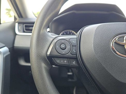 Certified 2020 Toyota RAV4 XLE w/ Carpet Mat Package FWD image 31