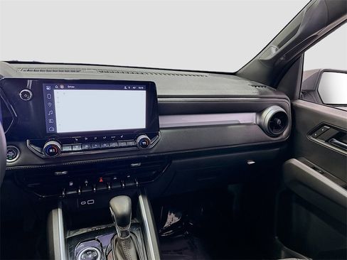 New 2024 Chevrolet Colorado LT w/ LT Convenience Package II image 25