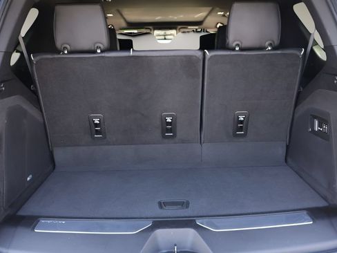 Used 2023 Cadillac Escalade Premium Luxury RWD image 17