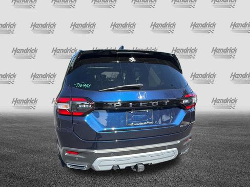 Used 2025 Honda Pilot Touring image 10