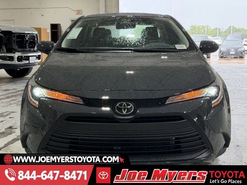 Used 2026 Toyota Corolla LE image 3
