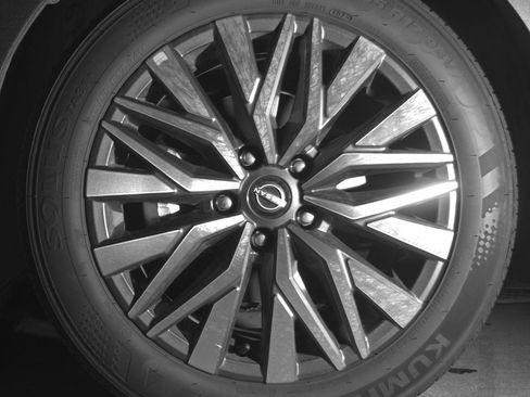 Used 2025 Nissan Altima 2.5 SV FWD image 12
