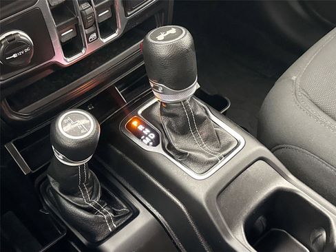 Used 2021 Jeep Wrangler Unlimited Sahara AWD/4WD image 25