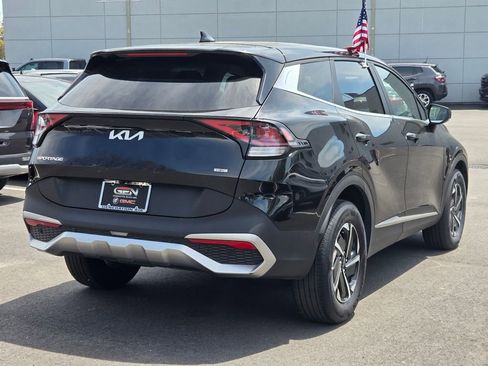 Used 2023 Kia Sportage LX AWD/4WD image 4