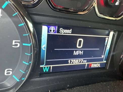 Used 2019 Chevrolet Suburban LT RWD image 11