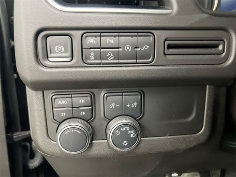 Used 2021 Chevrolet Tahoe Z71 w/ Luxury Package image 19