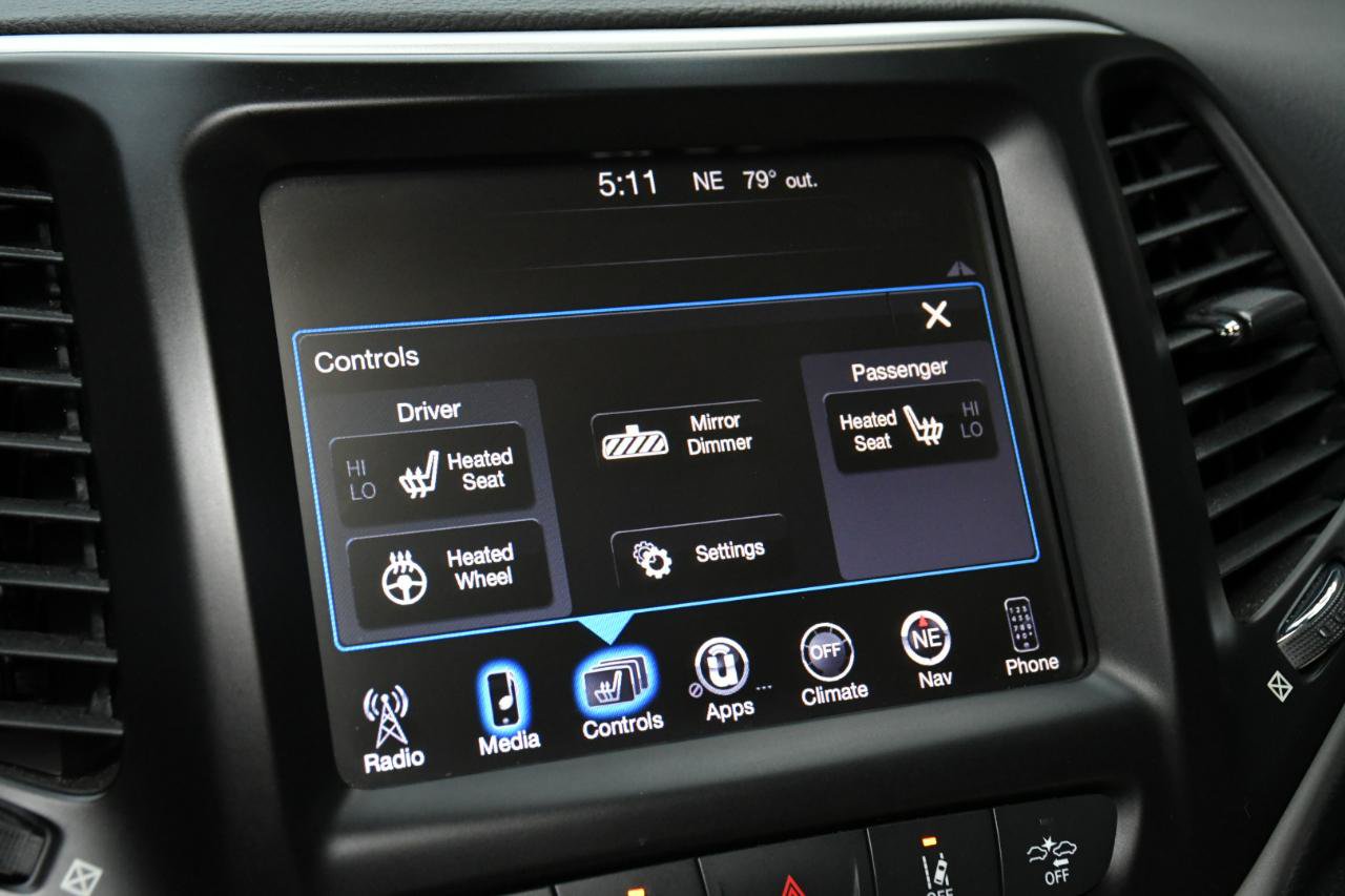 Used 2016 Jeep Cherokee Limited AWD/4WD image 41