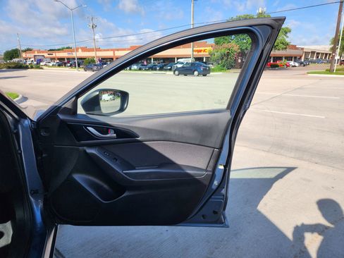Used 2016 MAZDA MAZDA3 i Sport FWD image 12