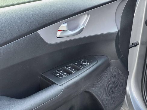 Used 2023 Kia Forte LXS w/ LXS Technology Package FWD image 19
