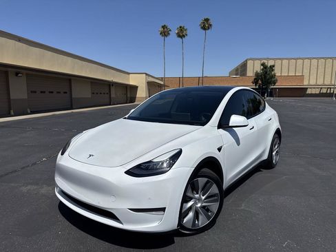 Used 2020 Tesla Model Y Long Range AWD/4WD image 3