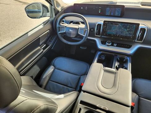 Certified 2025 Ford Expedition Platinum image 13