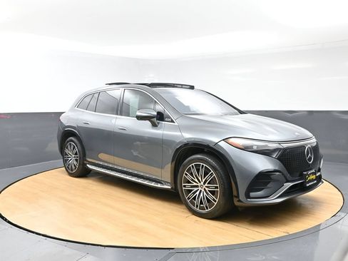 Used 2023 Mercedes-Benz EQS 580 4MATIC SUV image 4