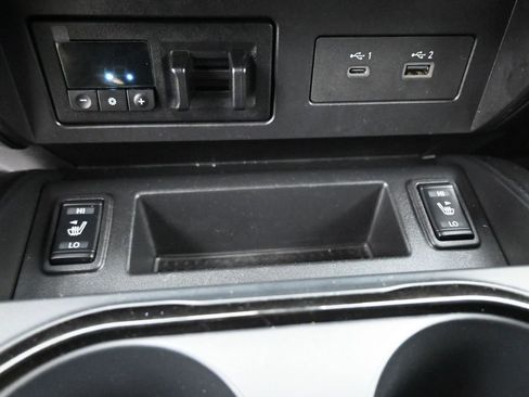 Used 2021 Nissan Titan PRO-4X w/ Pro-4x Convenience Package AWD/4WD image 19