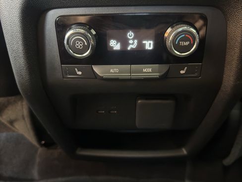Used 2025 Chevrolet Traverse RS AWD/4WD image 13