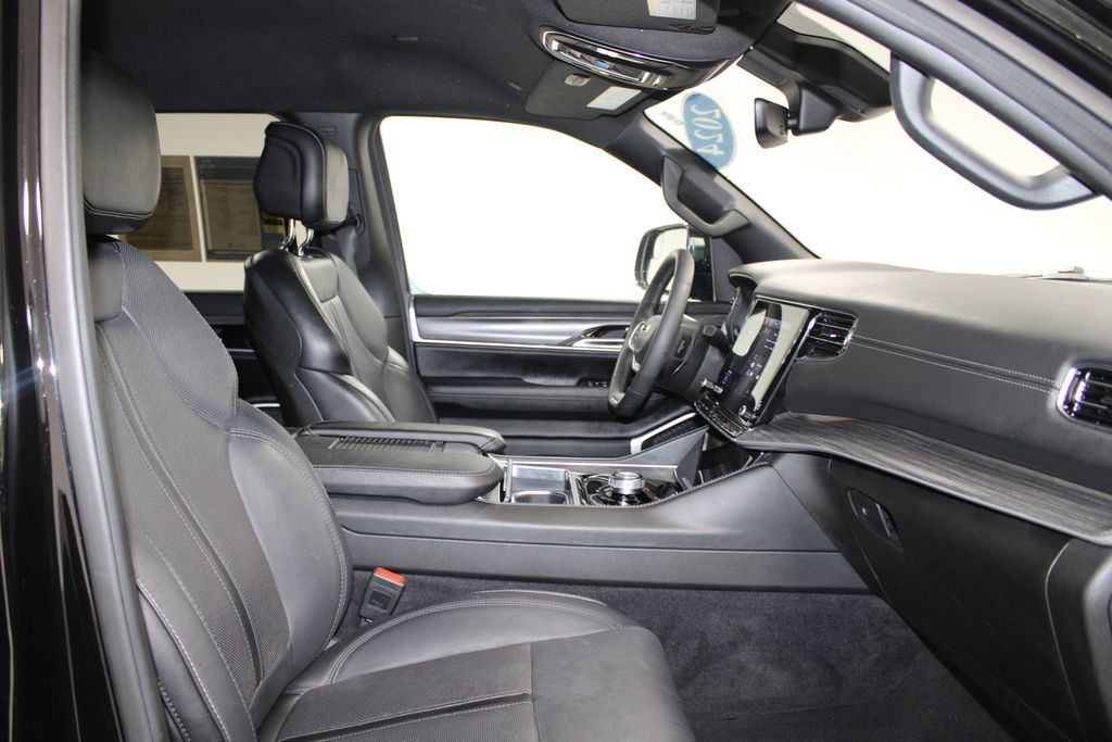 Used 2024 Jeep Wagoneer Series II w/ Flexible Seating Group AWD/4WD image 28