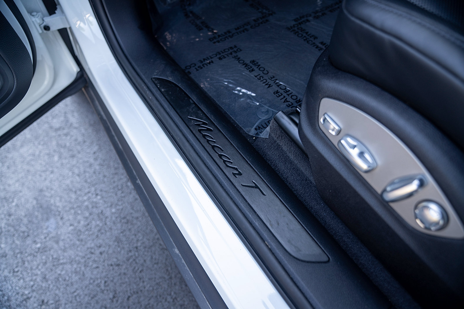Certified 2026 Porsche Macan T AWD/4WD image 21