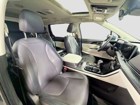 Used 2024 Kia Carnival SX Prestige FWD image 32