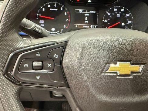 Used 2025 Chevrolet Trax LS image 21