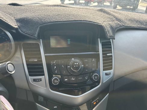 Used 2015 Chevrolet Cruze LS image 13