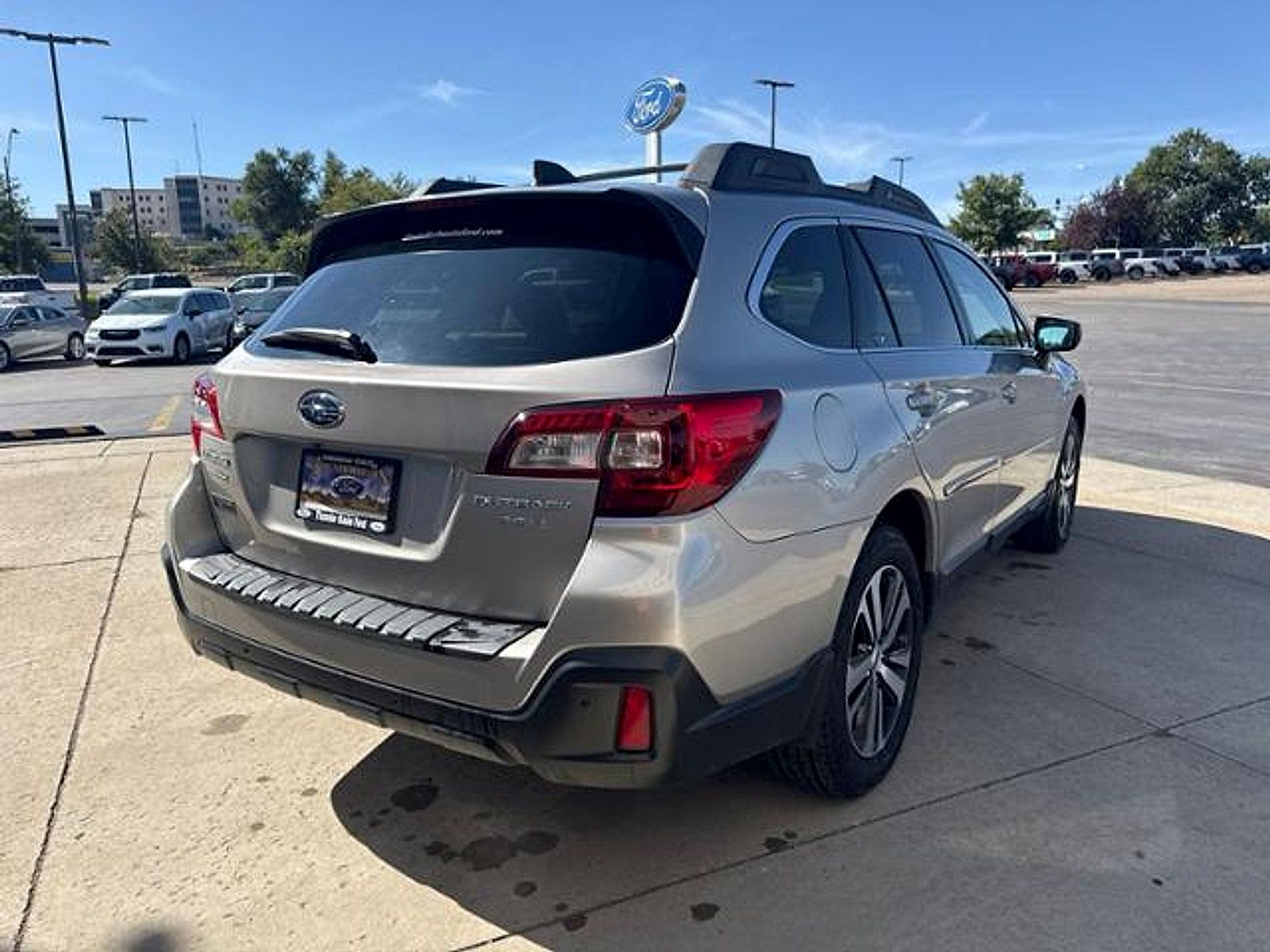 Used 2018 Subaru Outback 3.6R Limited AWD/4WD image 5