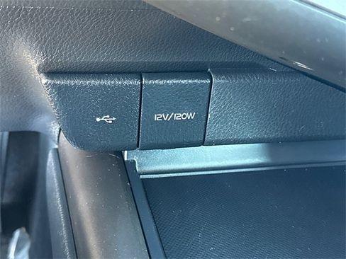 Used 2021 Toyota Camry LE image 27