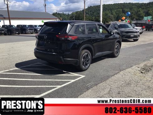 Used 2025 Nissan Rogue SV AWD/4WD image 5