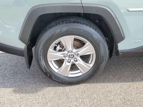 Used 2022 Toyota RAV4 XLE w/ Convenience Package image 5