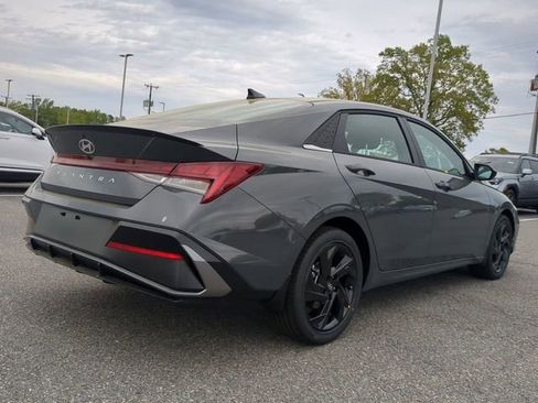 New 2026 Hyundai Elantra SEL Sport Premium FWD image 4
