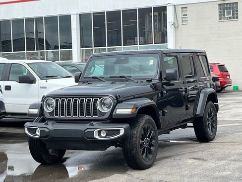 Used 2025 Jeep Wrangler Unlimited Sahara w/ Safety Group AWD/4WD image 5