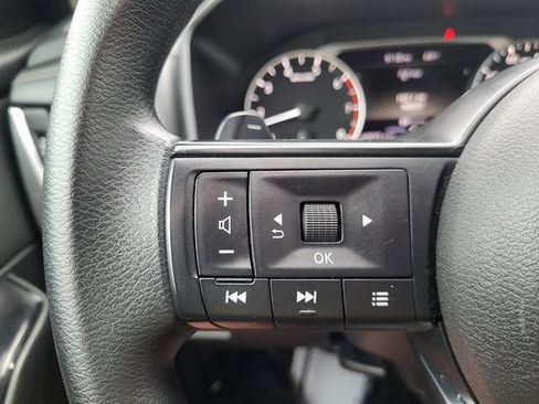 Used 2024 Nissan Rogue S FWD image 19