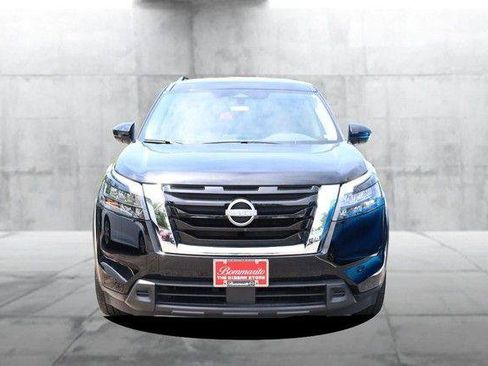 Used 2025 Nissan Pathfinder SV AWD/4WD image 4