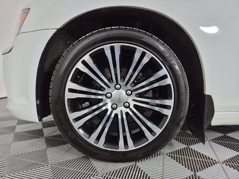 Used 2014 Chrysler 300 S RWD image 12