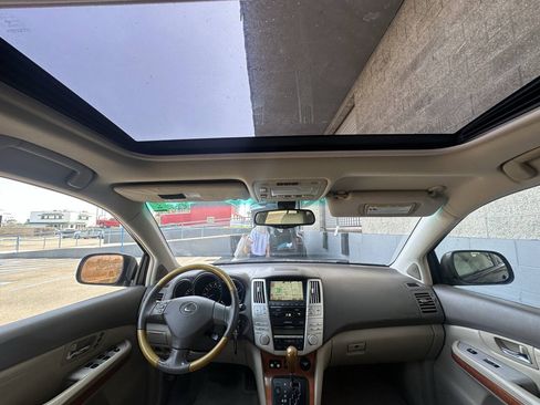 Used 2004 Lexus RX 330 FWD image 12