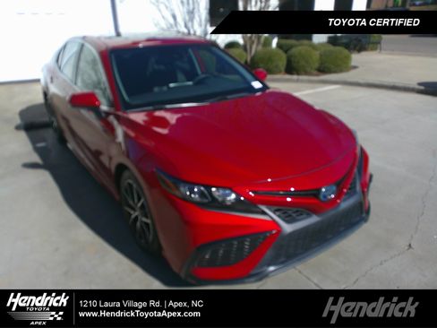 Used 2022 Toyota Camry SE image 1