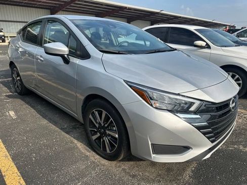 Used 2025 Nissan Versa SV FWD image 2