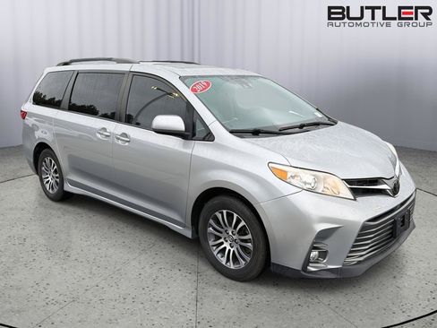 Used 2019 Toyota Sienna XLE Premium FWD image 8